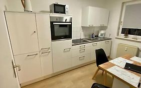 Stilvolle Ferienwohnung Mit Stellplatz Wlan Free Netflix Naehe Bahnhof