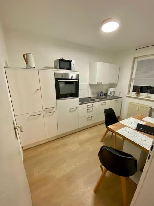 Stilvolle Ferienwohnung Mit Stellplatz Wlan Free Netflix Naehe Bahnhof Zwickau Exterior foto