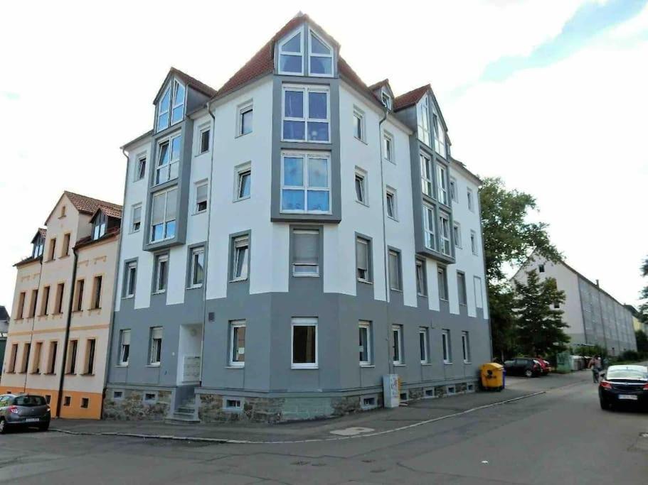 Stilvolle Ferienwohnung Mit Stellplatz Wlan Free Netflix Naehe Bahnhof Zwickau Exterior foto