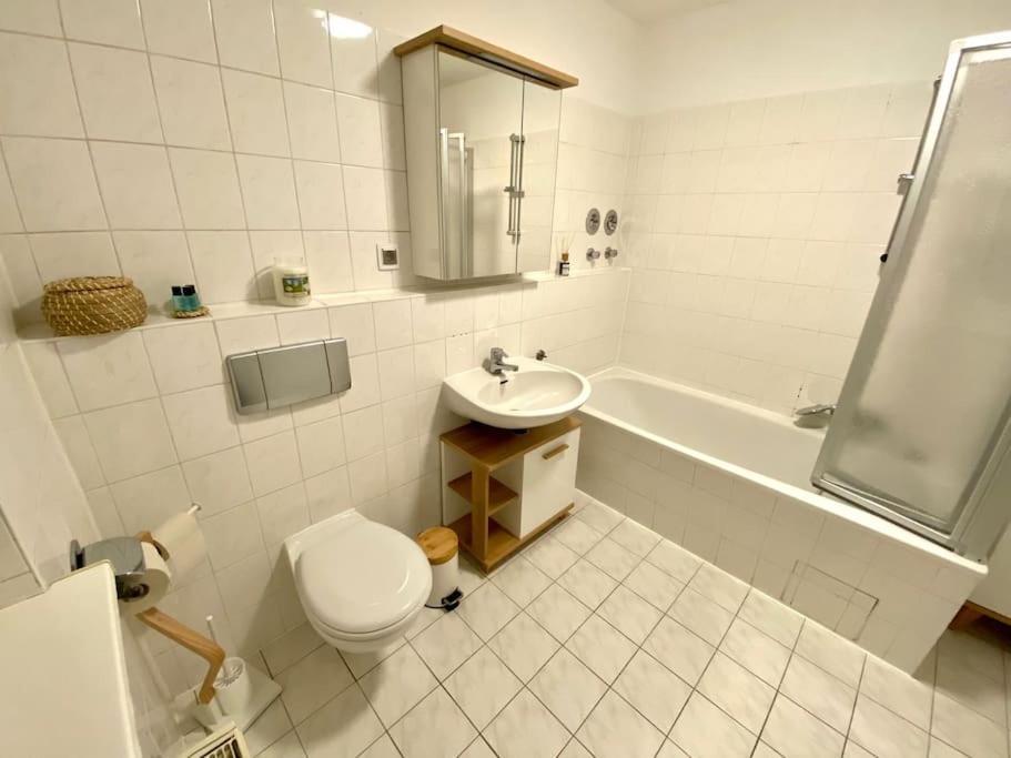 Stilvolle Ferienwohnung Mit Stellplatz Wlan Free Netflix Naehe Bahnhof Zwickau Exterior foto