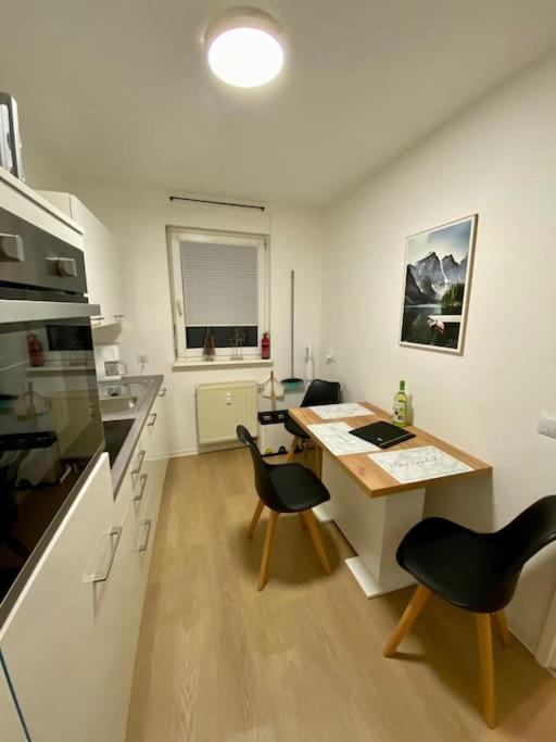 Stilvolle Ferienwohnung Mit Stellplatz Wlan Free Netflix Naehe Bahnhof Zwickau Exterior foto