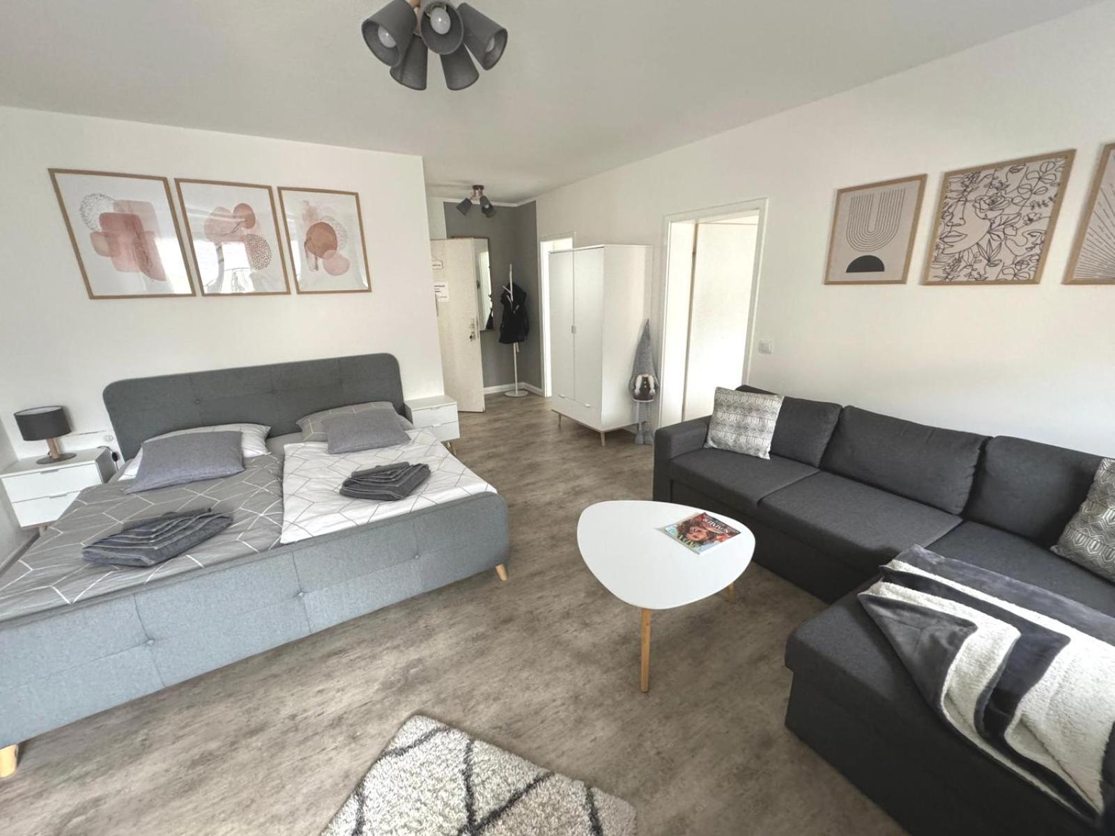 Stilvolle Ferienwohnung Mit Stellplatz Wlan Free Netflix Naehe Bahnhof Zwickau Exterior foto