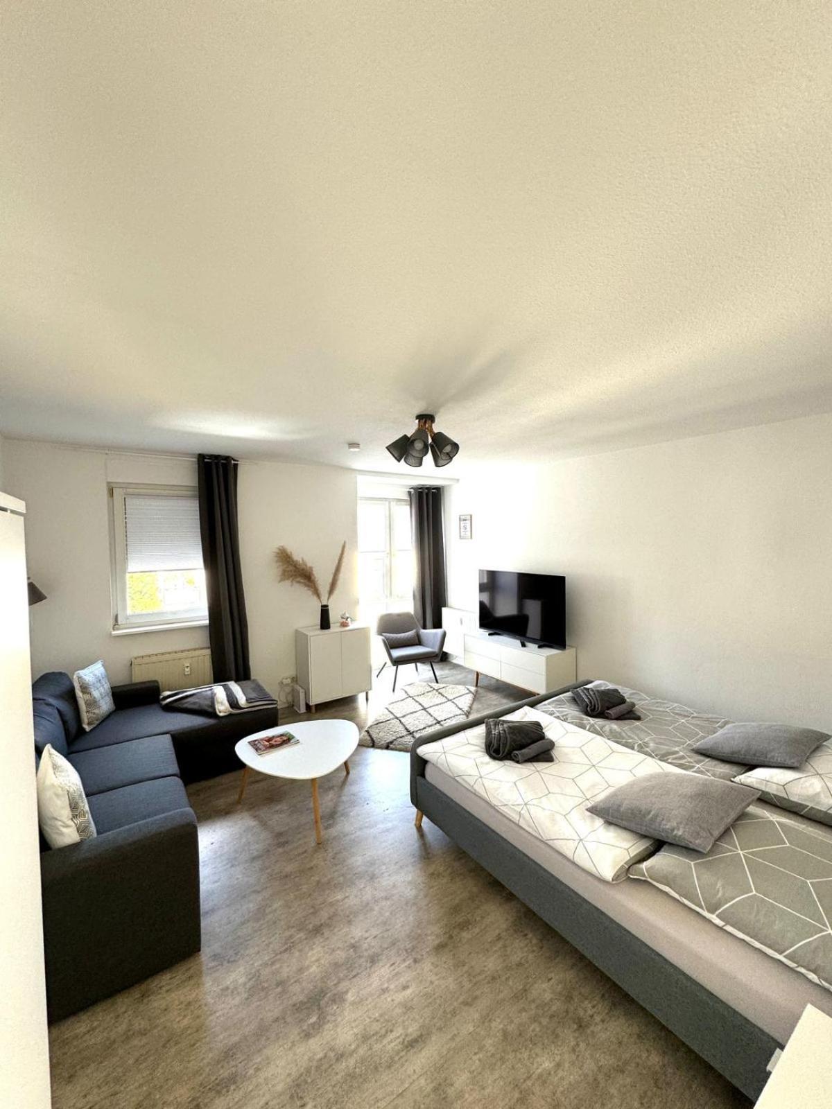 Stilvolle Ferienwohnung Mit Stellplatz Wlan Free Netflix Naehe Bahnhof Zwickau Exterior foto